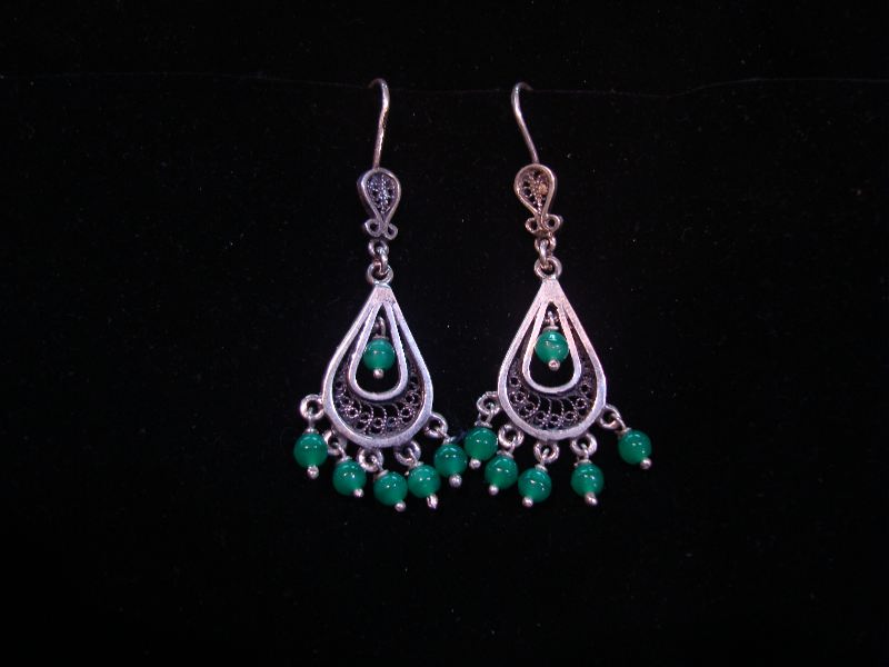 Tear drop silver filigree earring