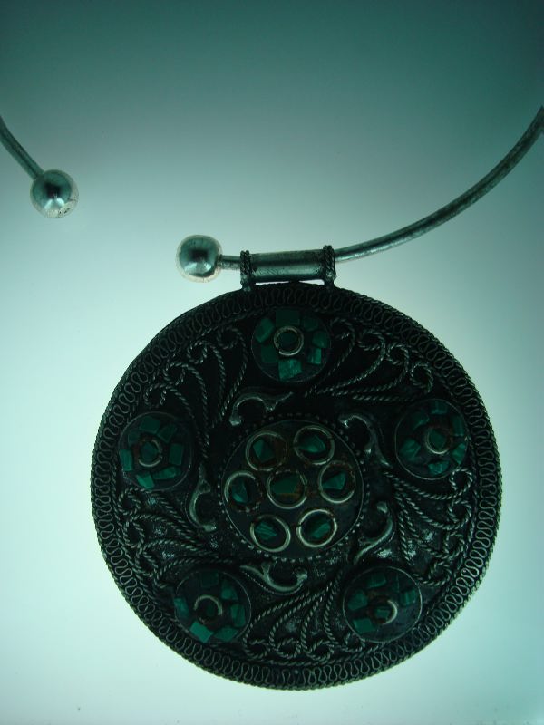 Brass necklace with malachite stones
